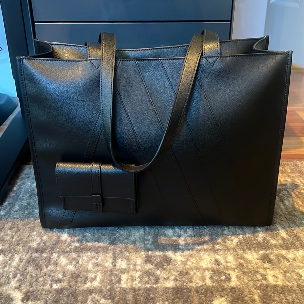 NEW Gorgeous KAAI Helix Tote Bag in Black Grain Leather